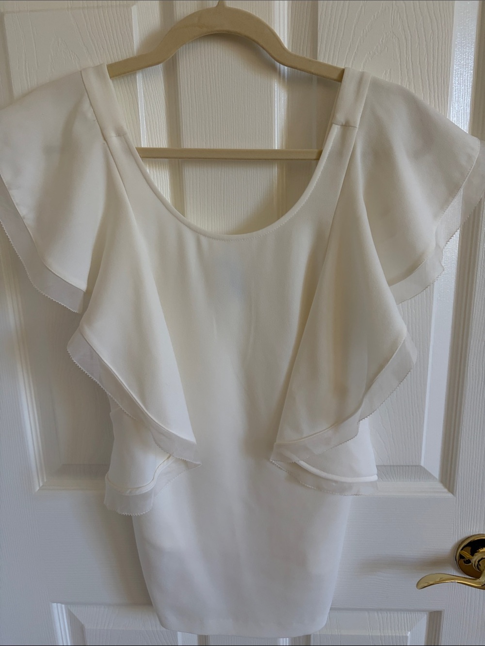 Club Monaco White Ruffle Sleeve Women’s blouse